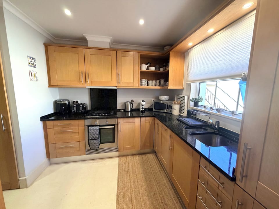 Kitchen, microwave, air fryer, dishwasher,
