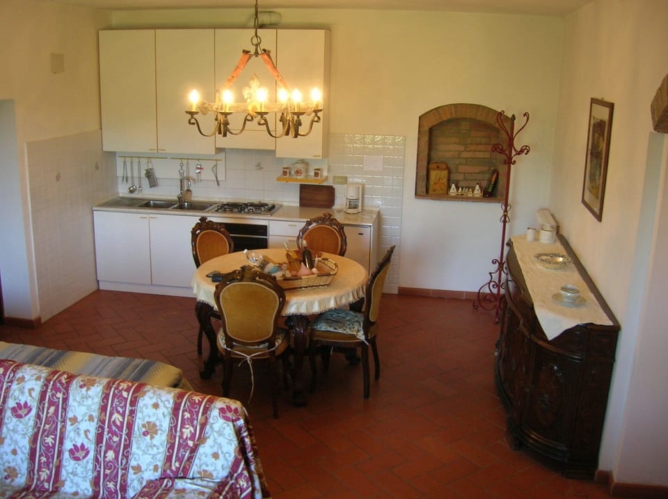 The dining area of the apartment Amelia