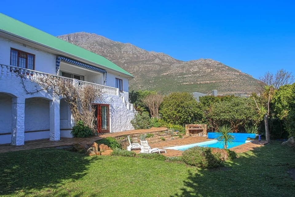 Garden and private pool