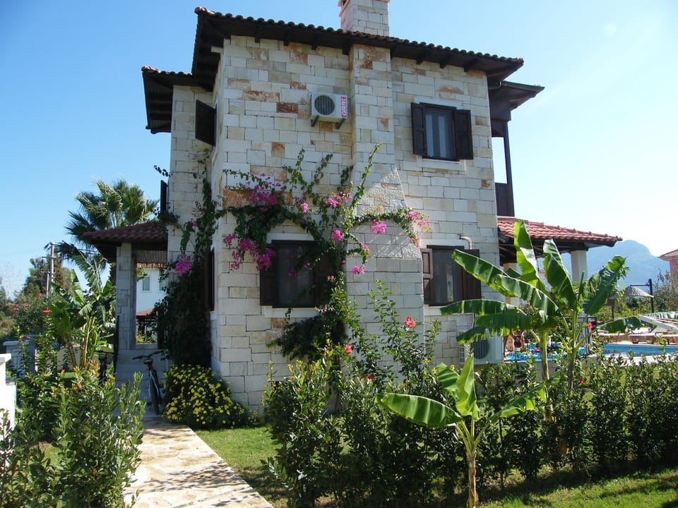 Entrance to the Villa
