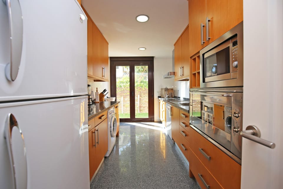 Modern and Fully Equipped Kitchen