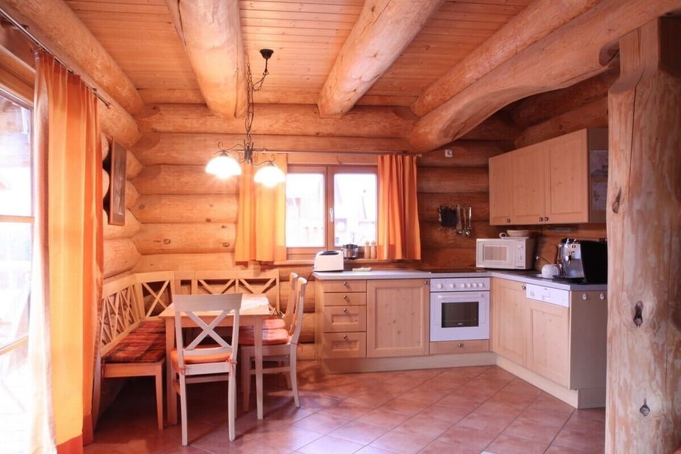 Kitchen/dining area