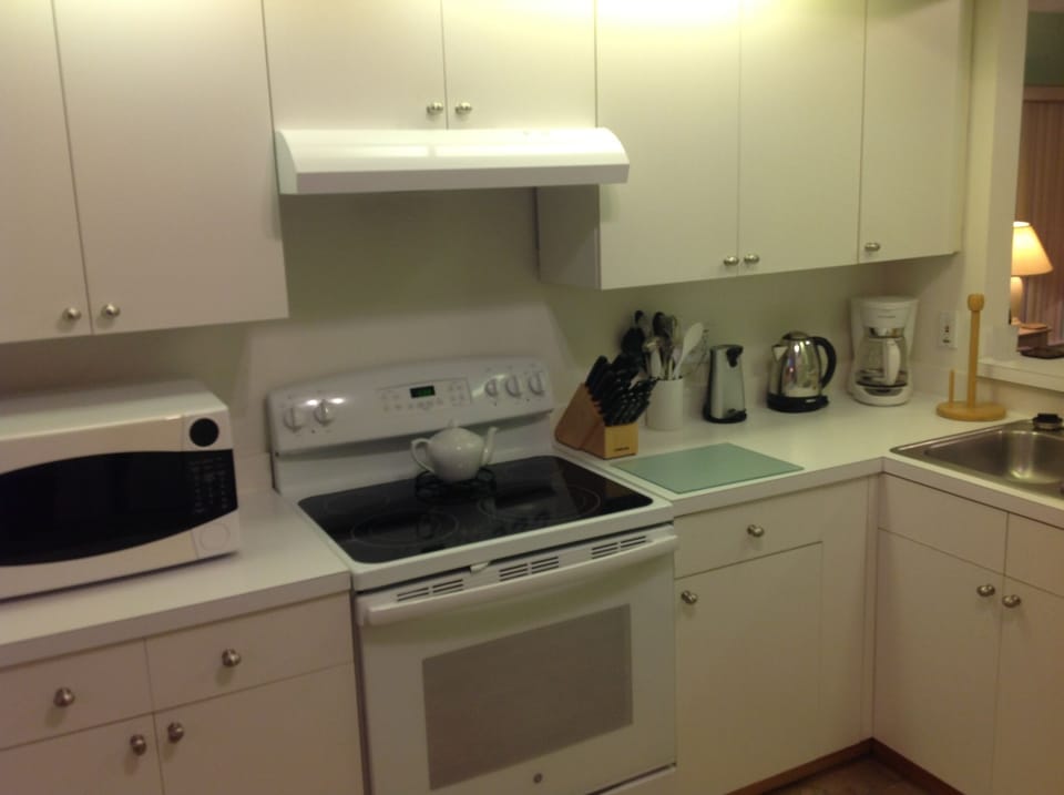 Kitchen amenities