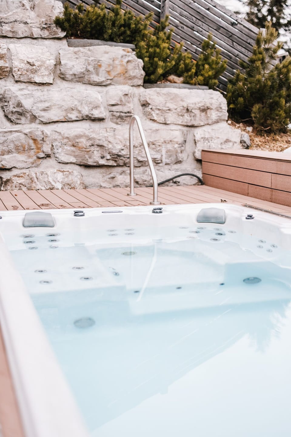 Outdoor spa tub