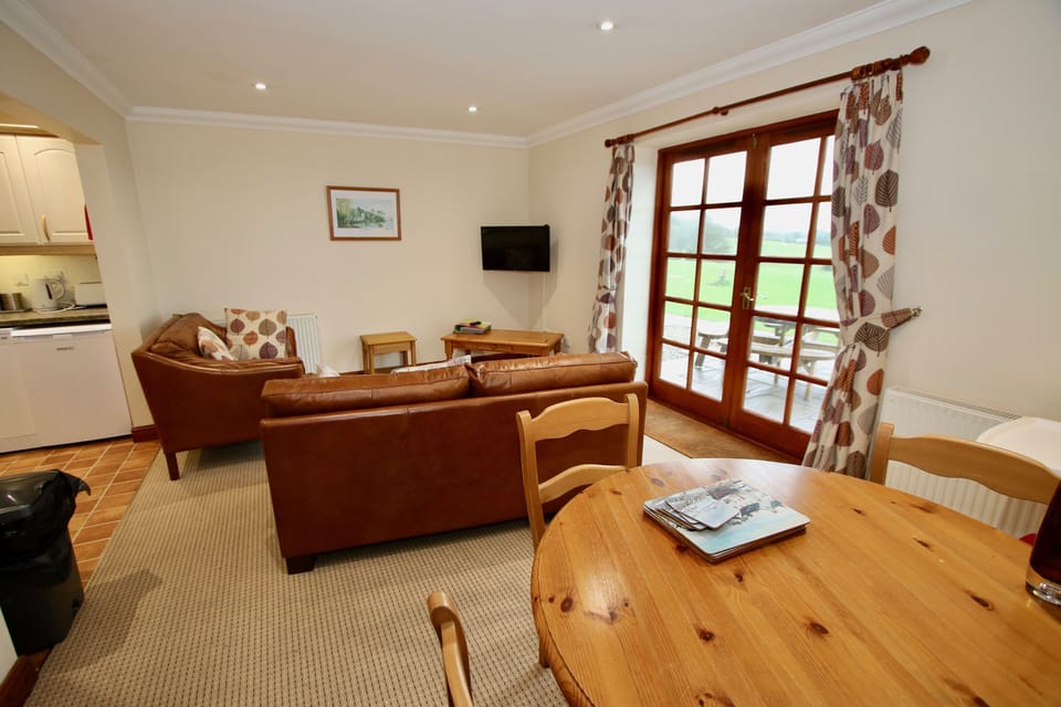 Photo showing the open plan lounge dinning area 