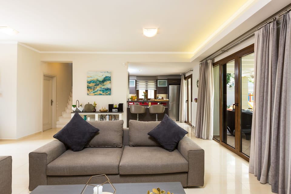 The kitchen is next to the living room!