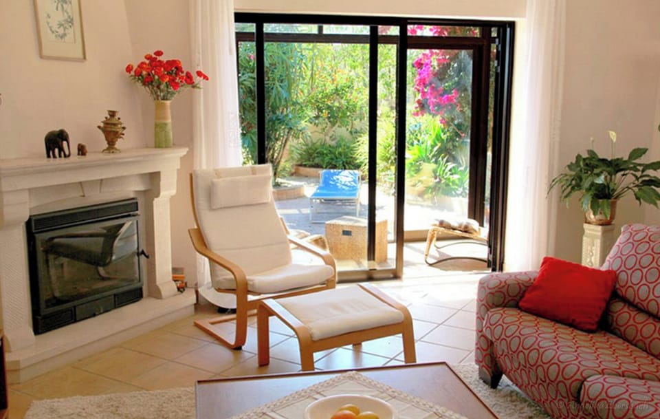 living room, fire place, view to garden
