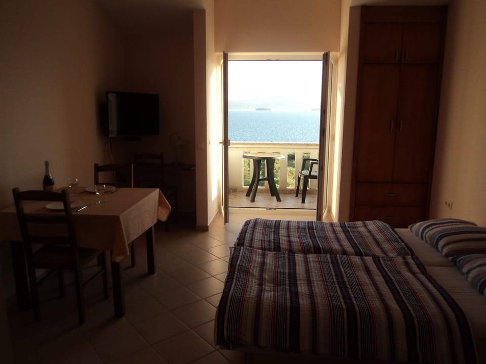 Keeping cool with a view to the sea