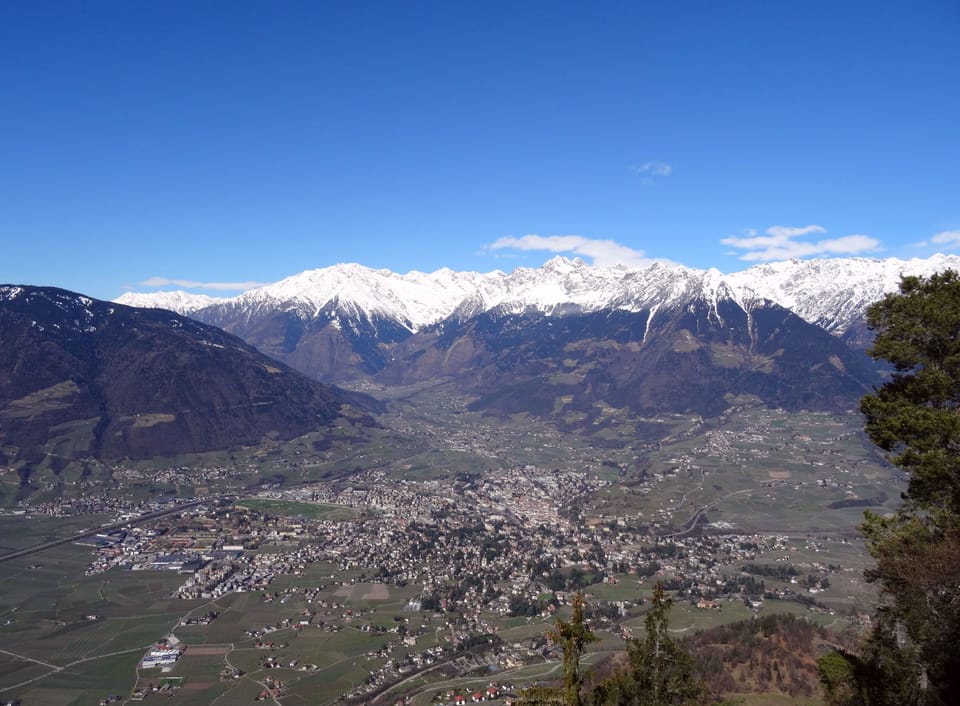 Spacious apartment in a sunny, stunning panoramic location above Meran Apartment in Trentino-South Tyrol