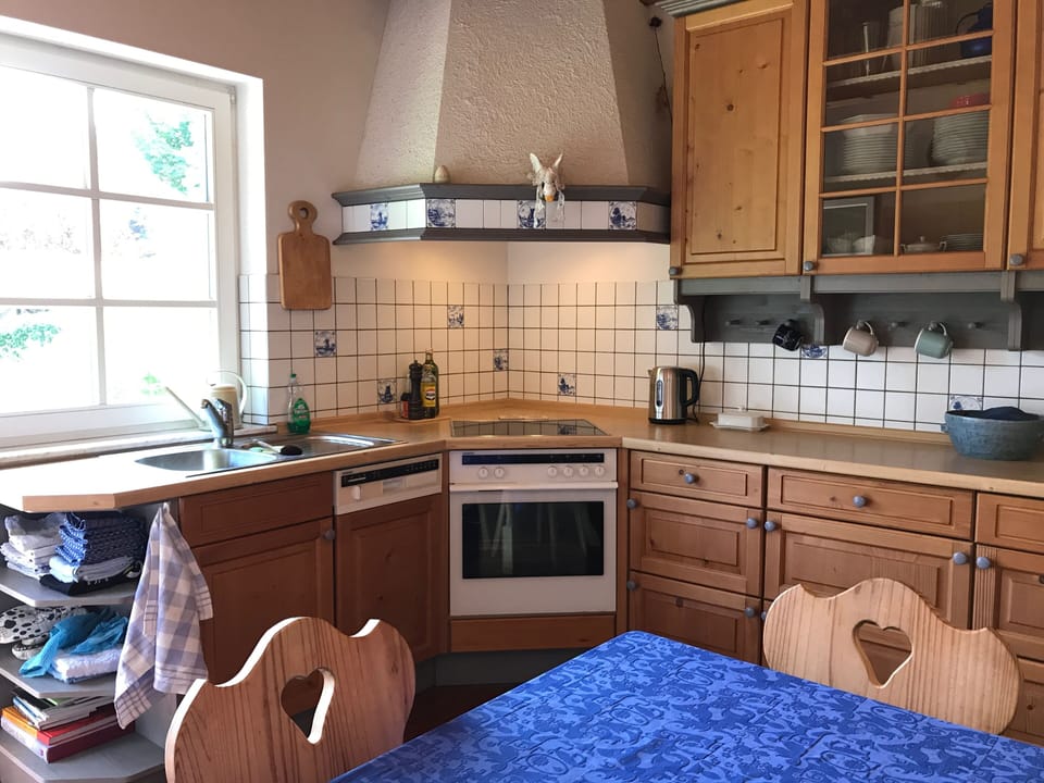 Kitchen with dining area for 6 persons 