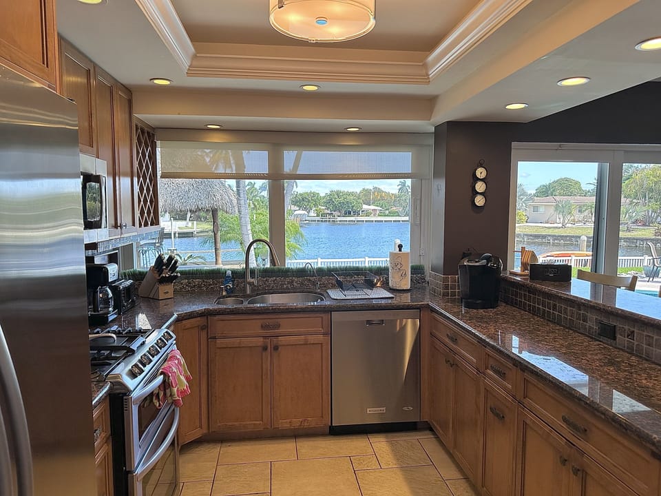 Kitchen with a view, gas stove, new dishwasher, Keurig & regular coffee machines