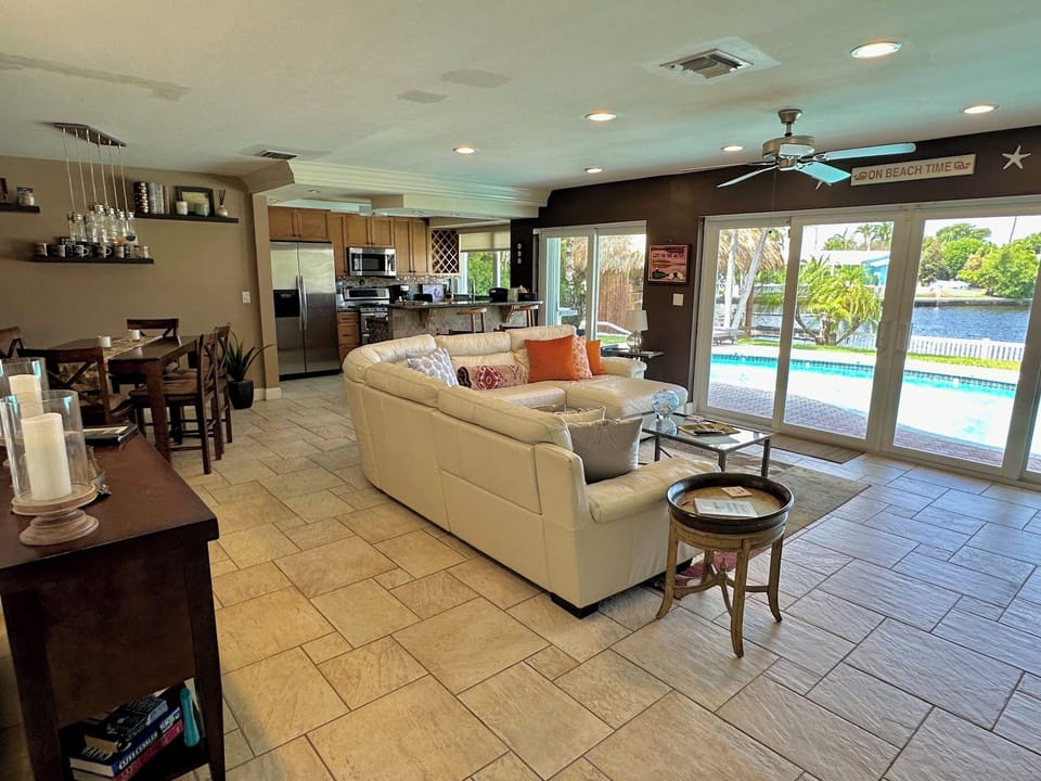 Open and spacious living area upon entrance