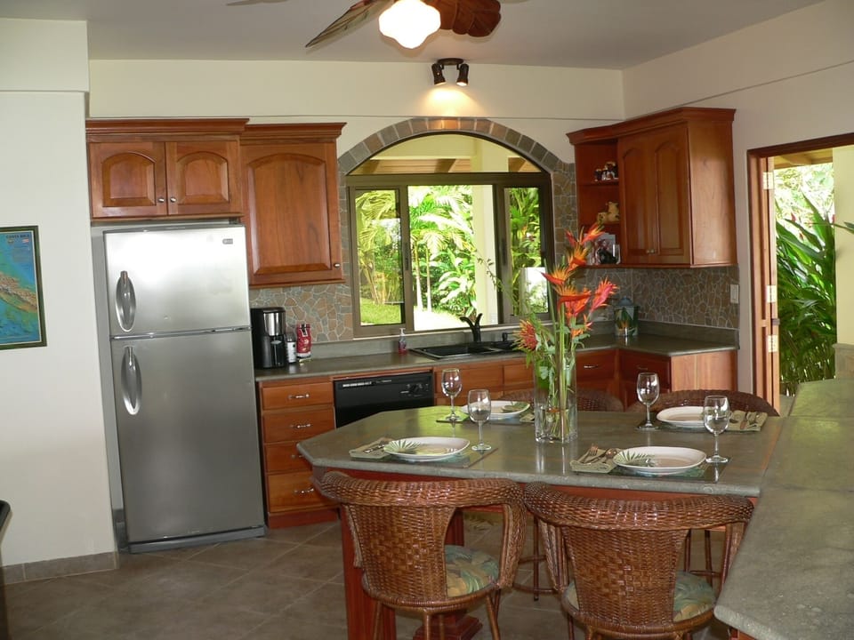 Modern kitchen complete with everything you need.