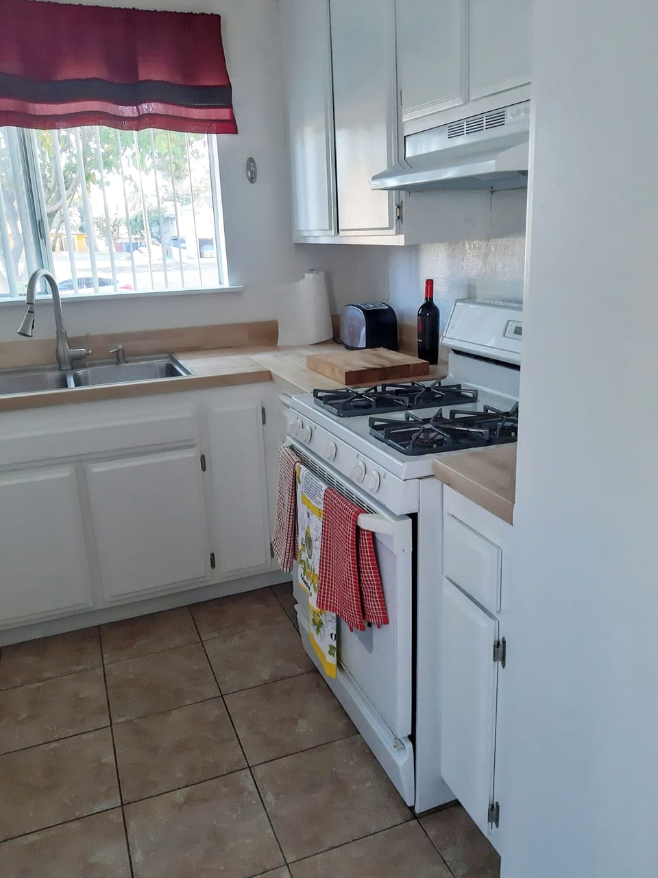 Besides several cutting boards, there is everything needed for cooking.