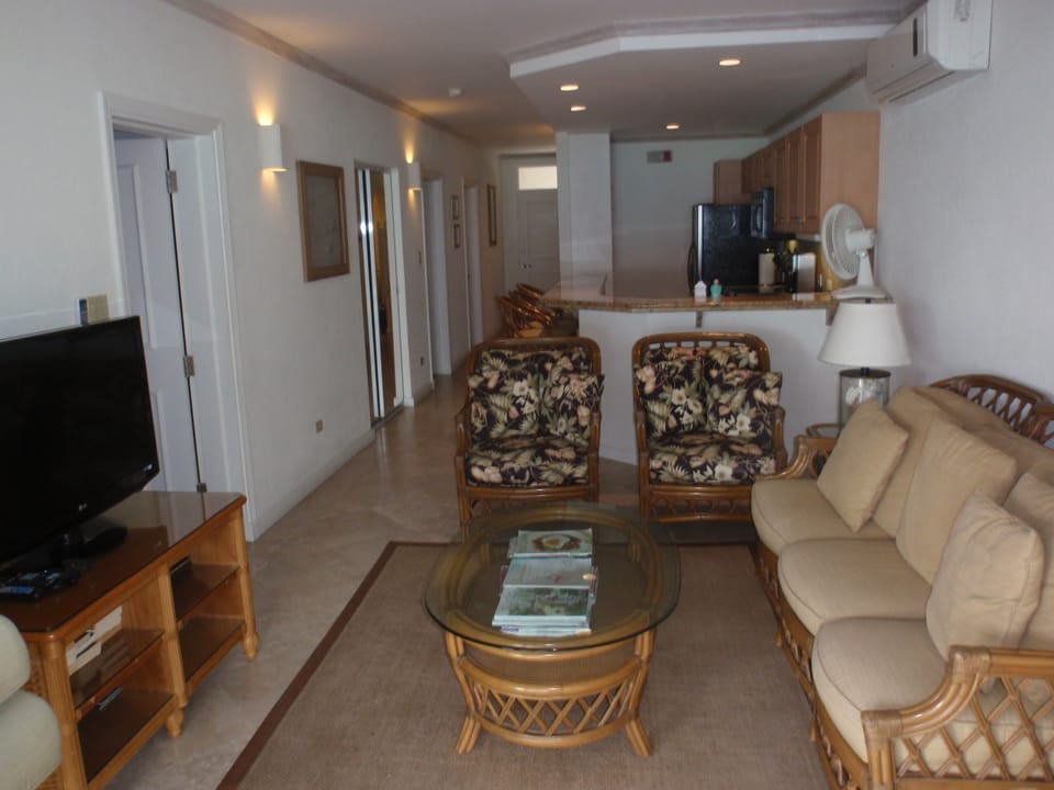 Living Room?Kitchen