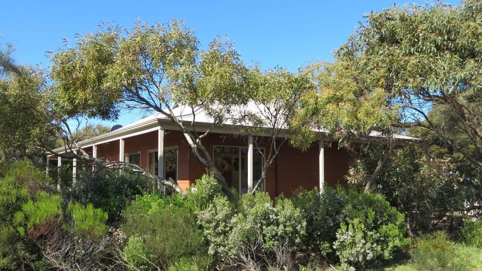 Edge Of Innes - located in the most quietest part of Marion Bay.