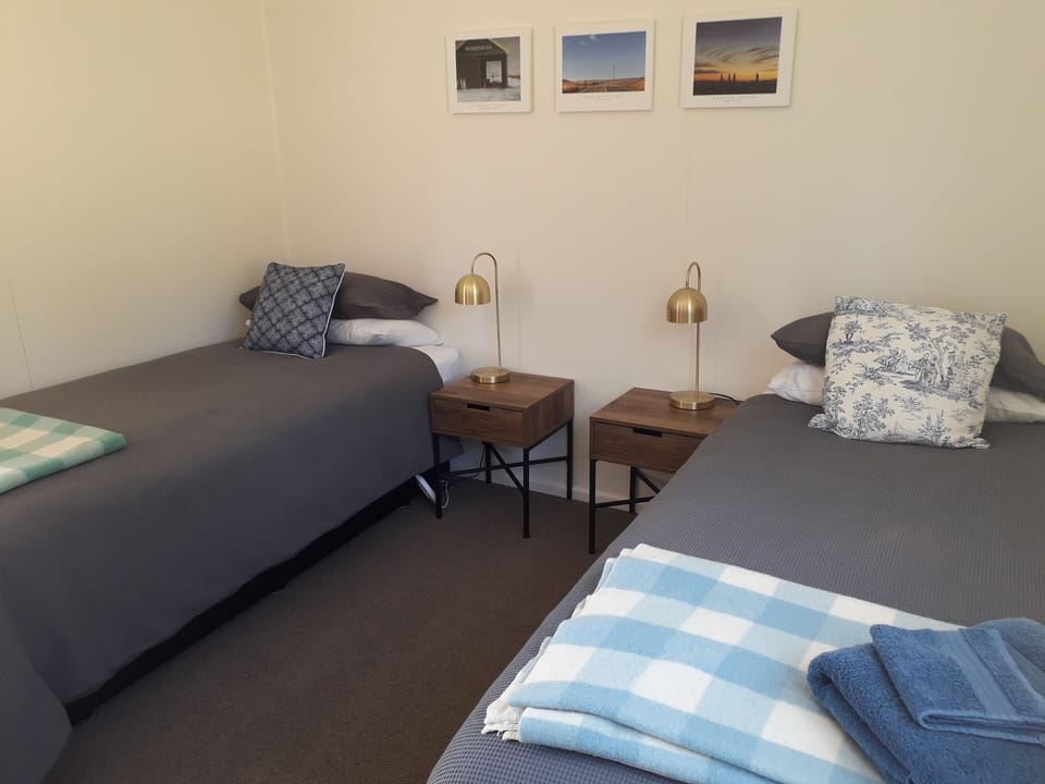 Bed 2 (can be king bed)