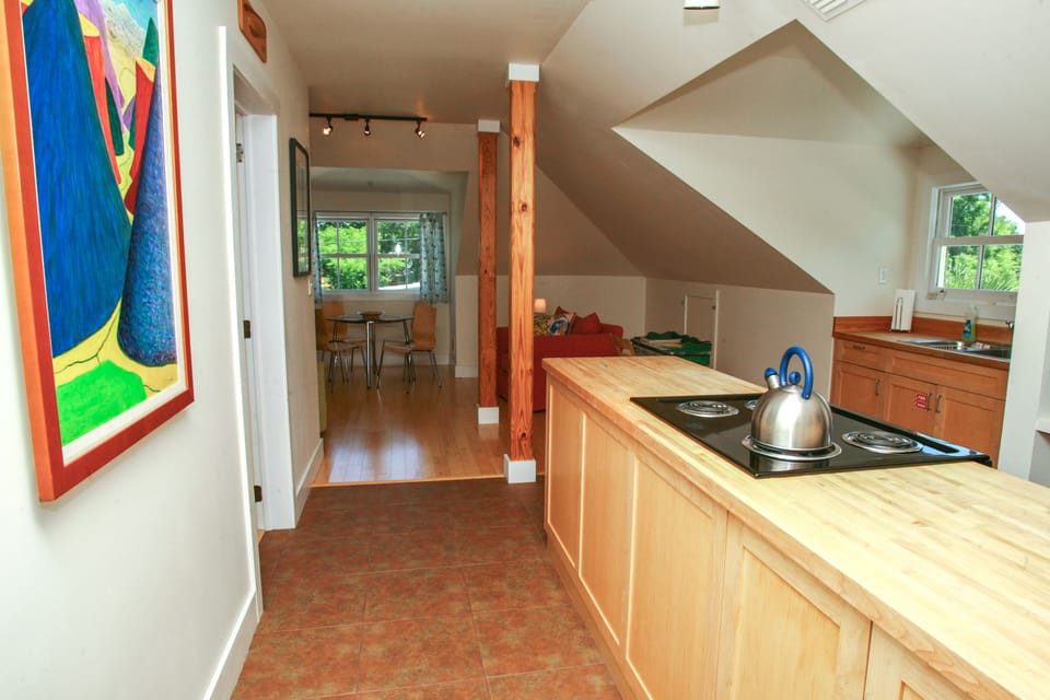 Hallway going towards Kitchen and Living Area. Spacious and open!