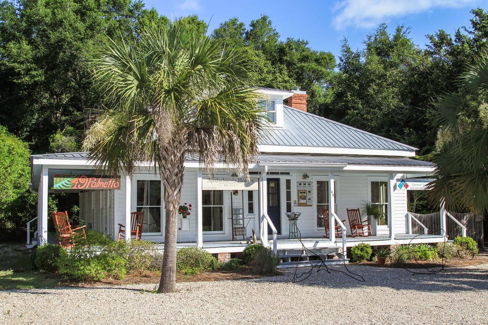Outside view of 49 Palmetto. The Flat is the entire second floor.