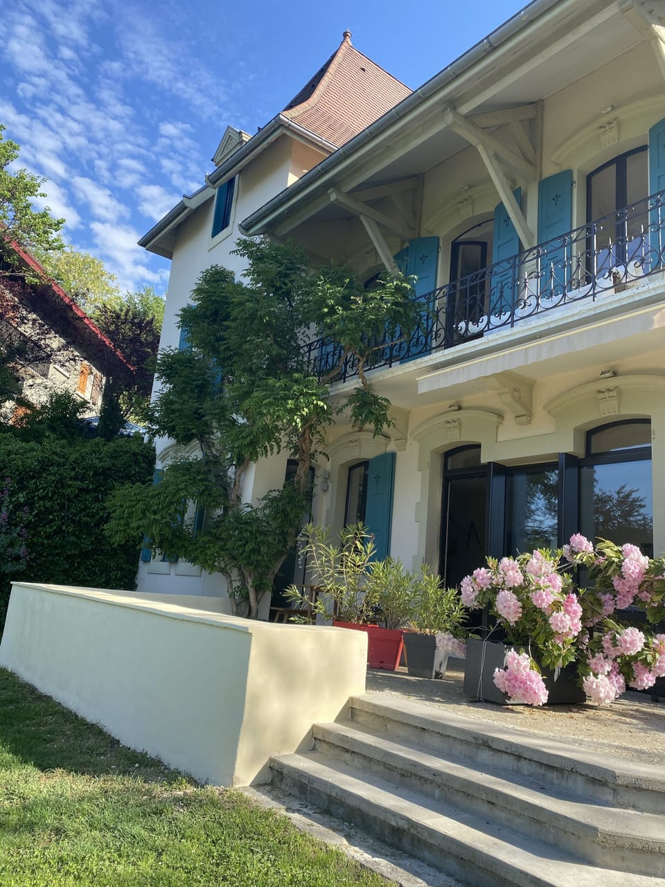 the south west side of the house facing the lake