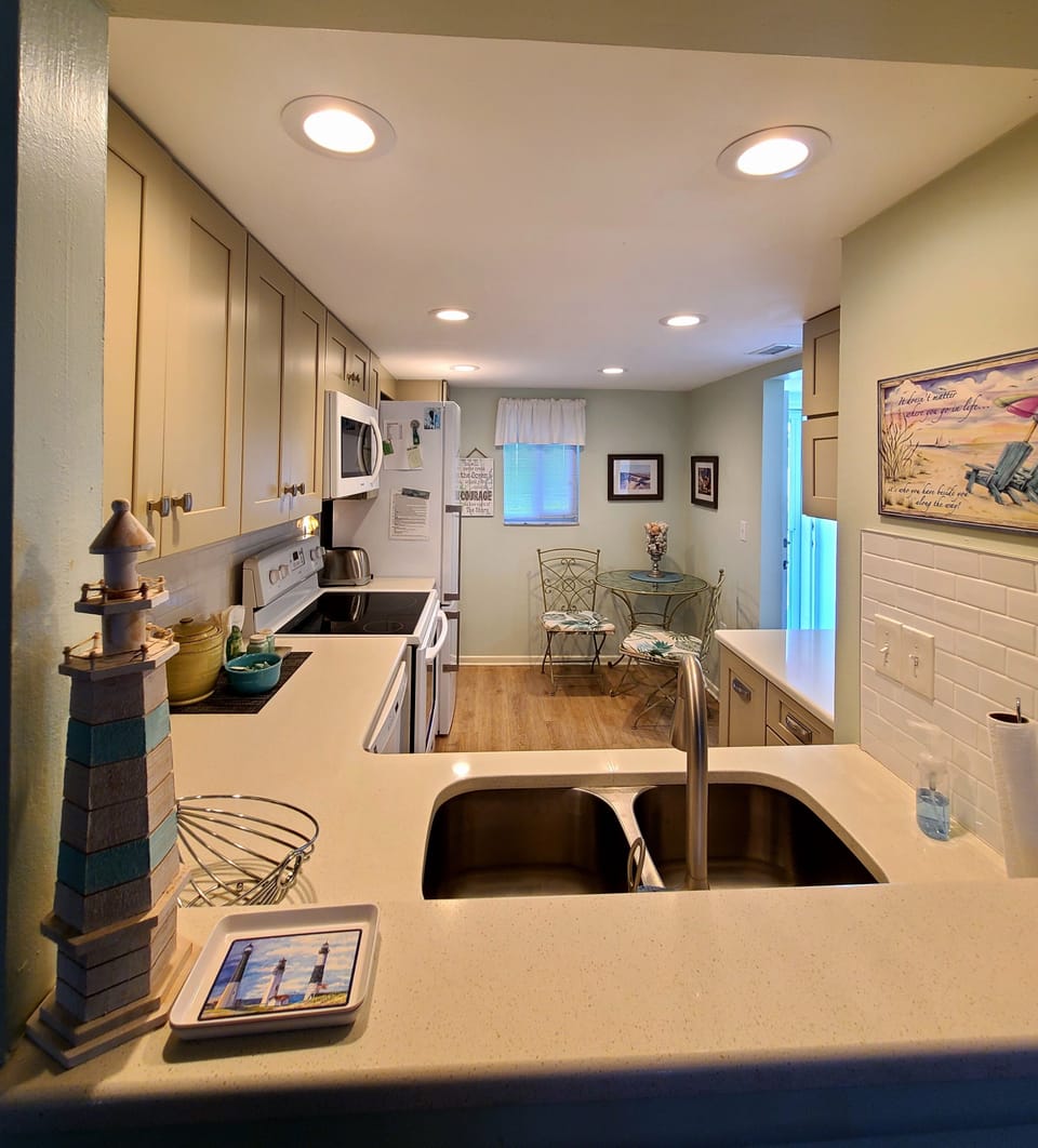 Updated kitchen with all amenities 