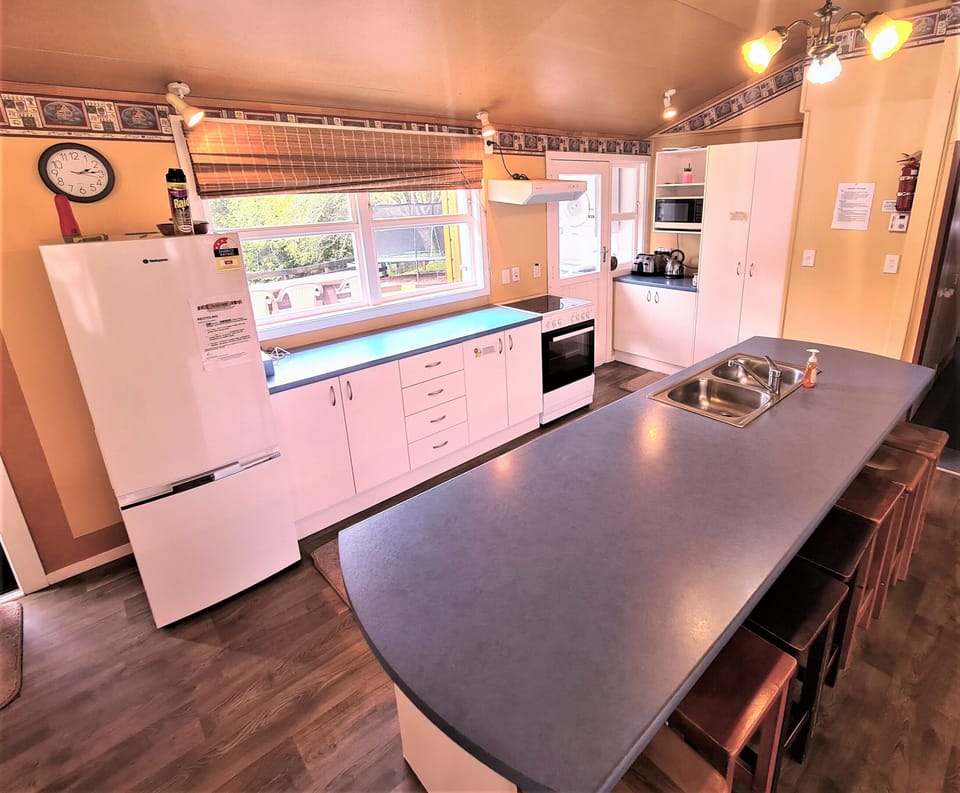 Cottage open plan Kitchen