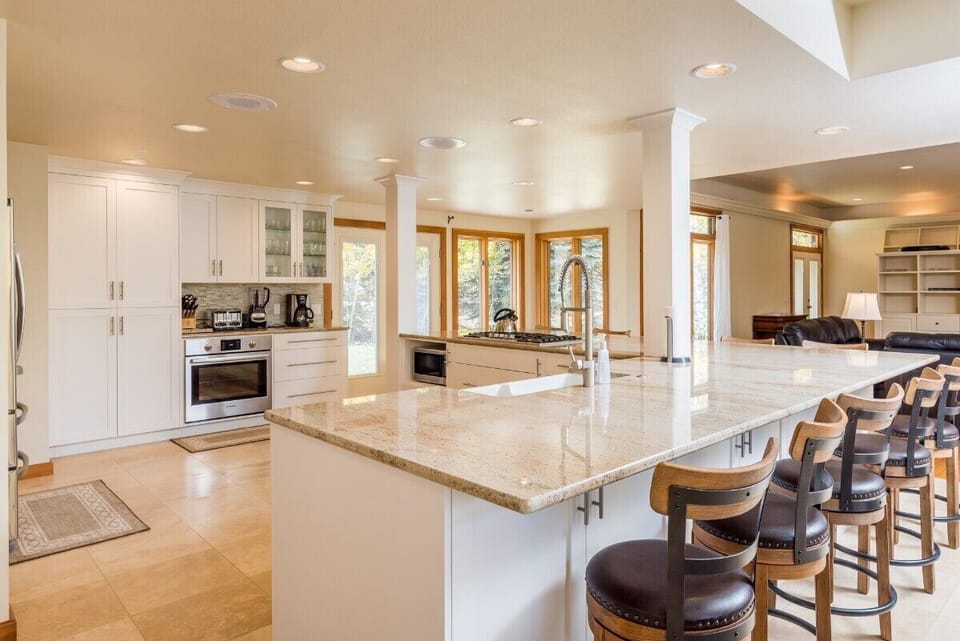 Large, fully equipped, and beautifully renovated kitchen