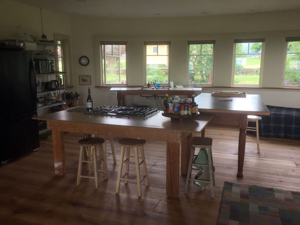 We’ll equipped kitchen has EVERYTHING, even cupboards. Work in progress. 👏🏻