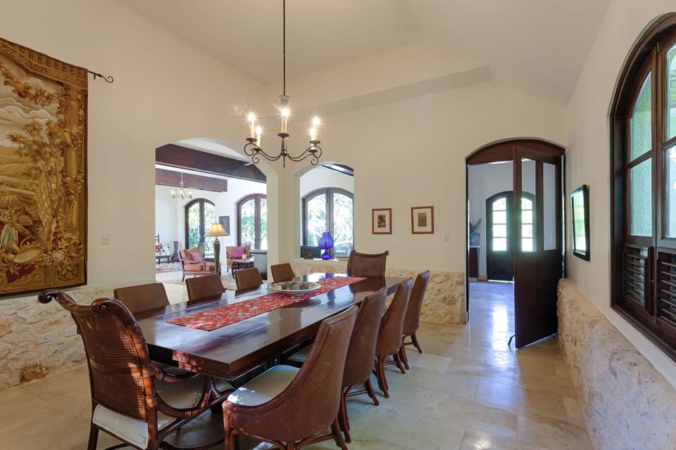 Dining for ten guests