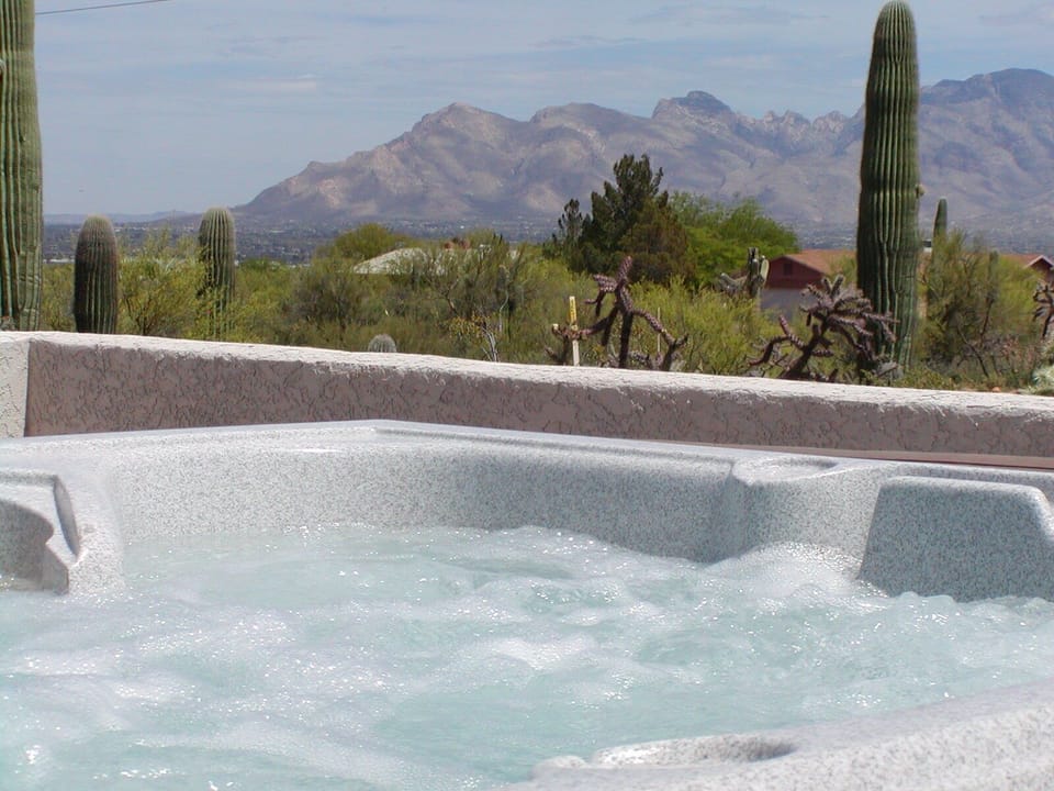 Enjoy the desert and Catalina Mountains on an acre of privacy in your hot tub