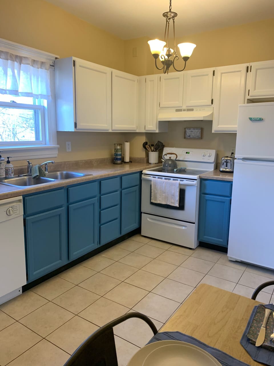 Fully stocked, eat-in kitchen…