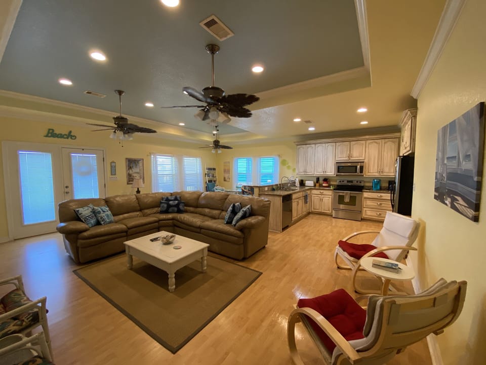Spacious living room with DirecTV including NFL Sunday Ticket!
