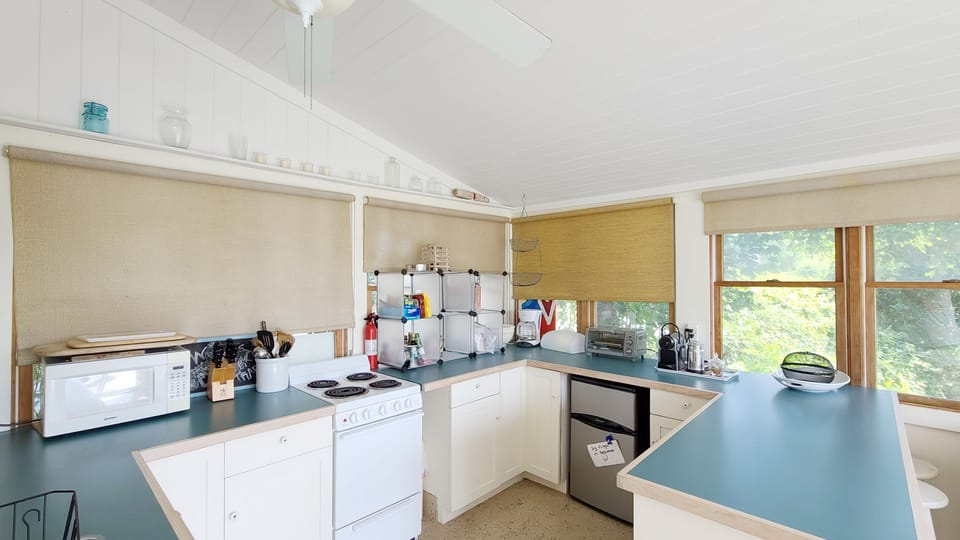 Nicely equipped kitchen