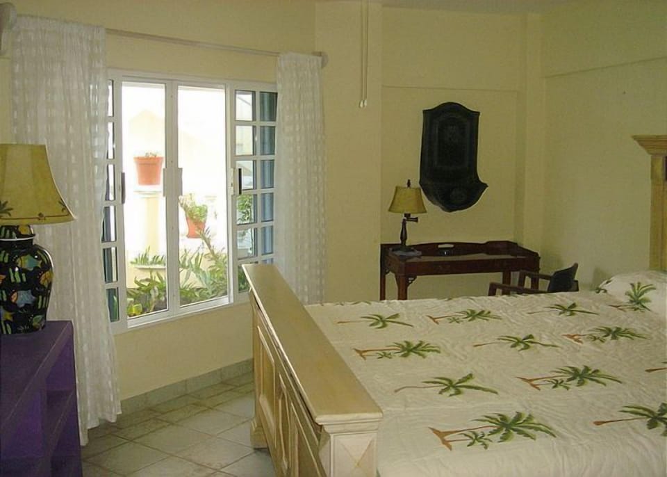 Private King Bedroom, garden view, in suite 5, w/ pvt full bathroom