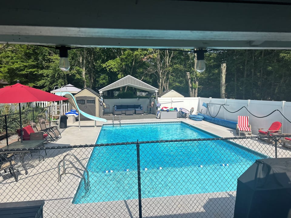 Pool (20 X 40 Heated)