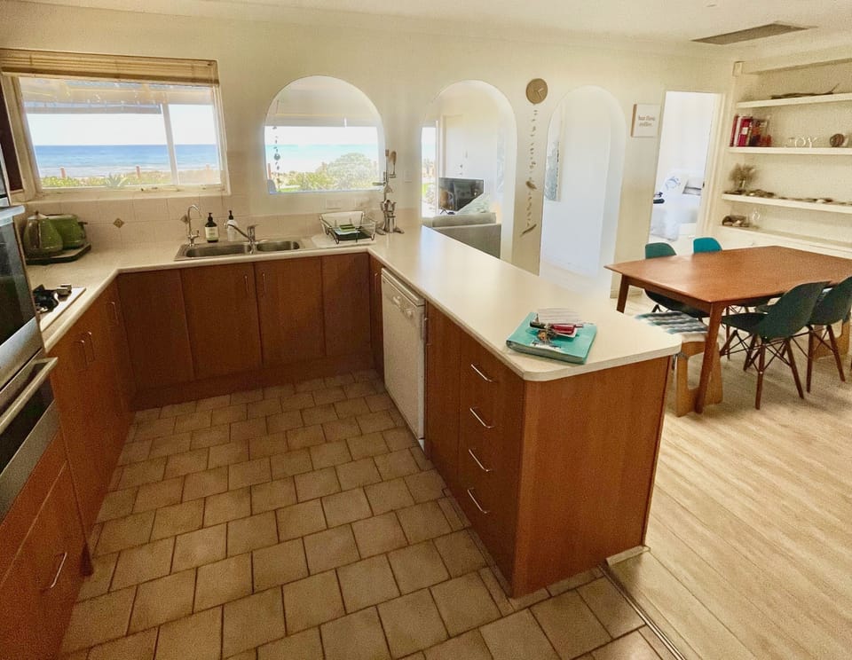 kitchen + dishwasher + Nespresso + loads of crockery, cutlery, pots & pans 