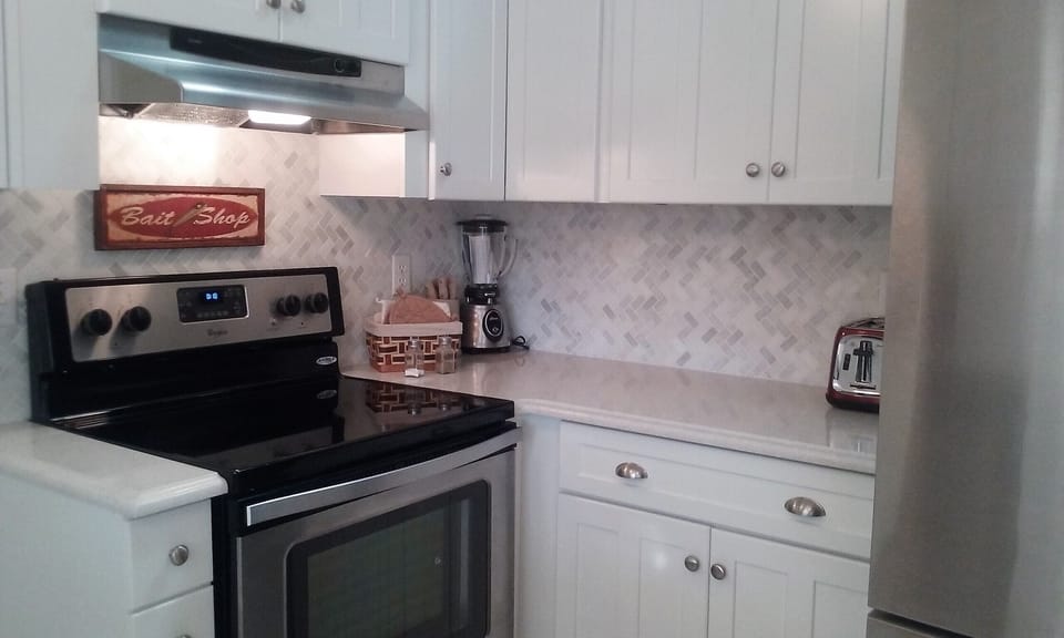 Glass top stove, easy clean up.
