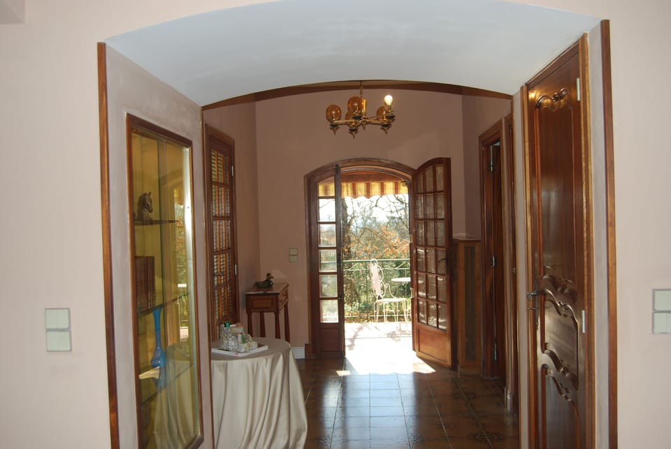 Entrance. Hallway.