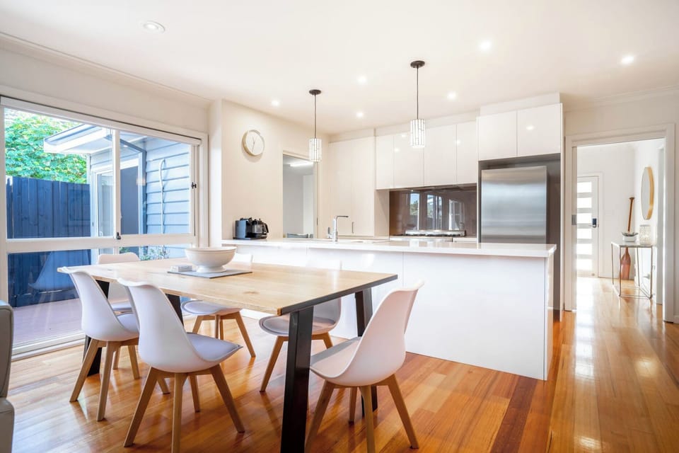 "Great set up, has clearly considered touches a renter needs" - Renee Sept 2019