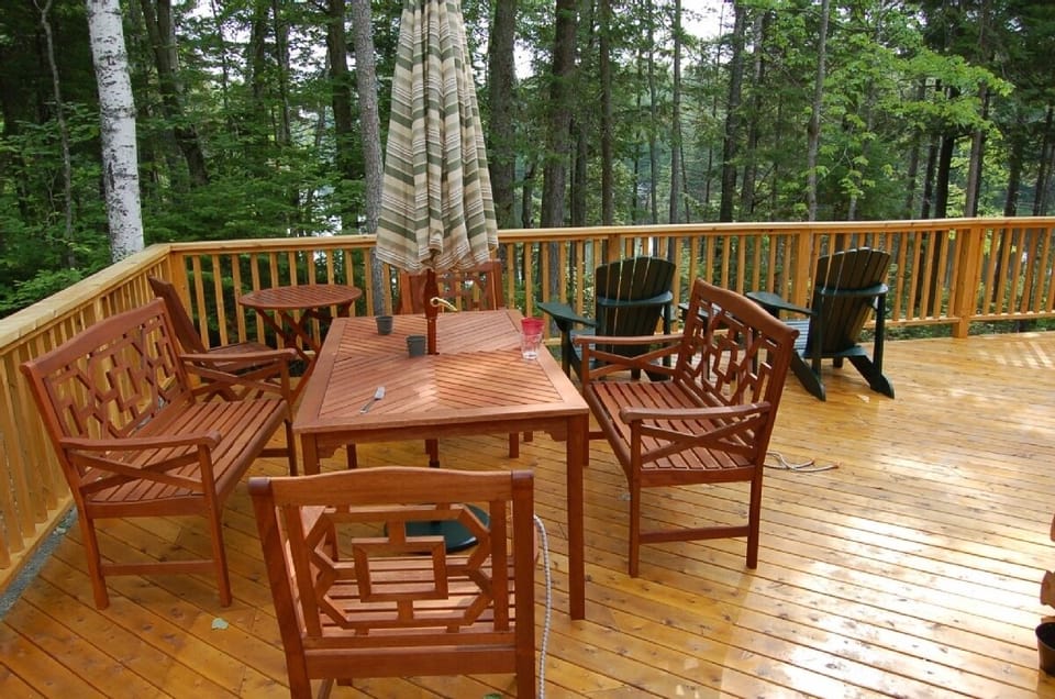 Deck side dining