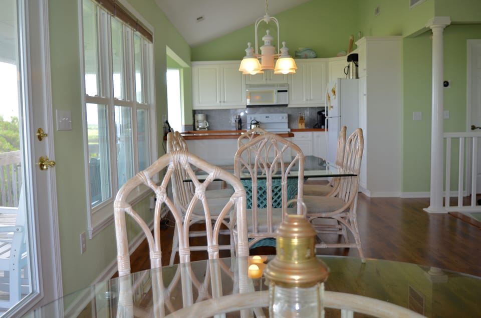 From round table looking back to kitchen.