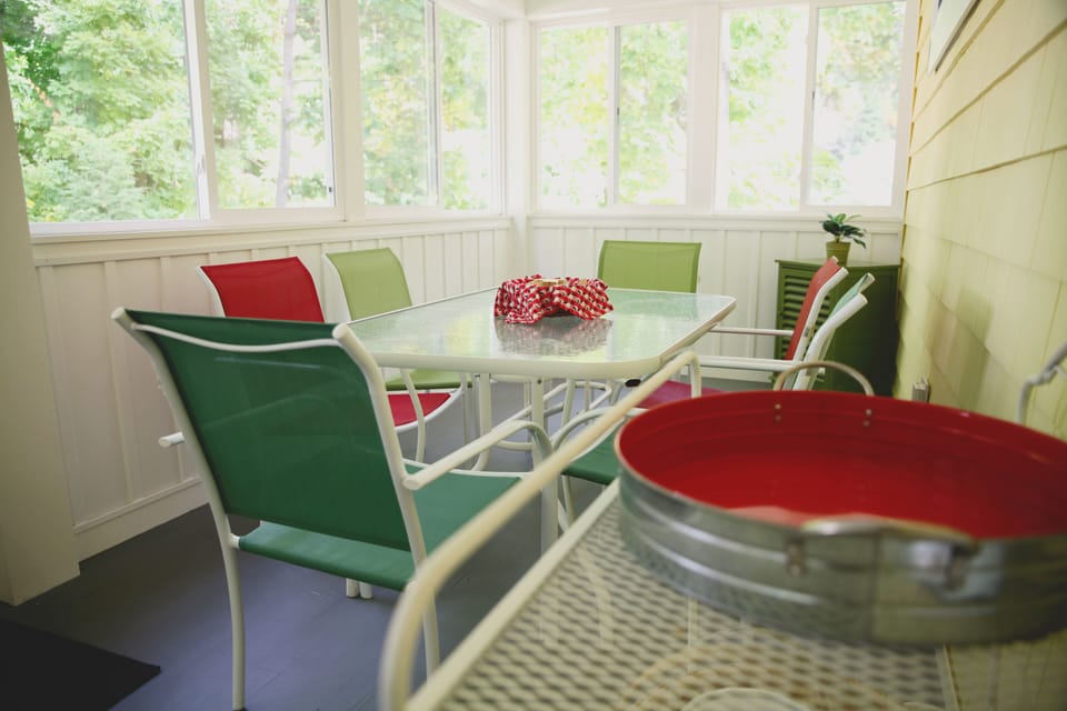 Lots of indoor and outdoor seating