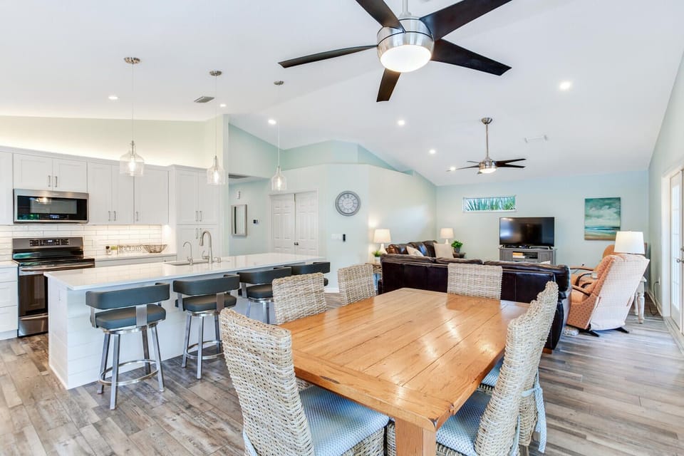 Kitchen, Dining Area, Family Room