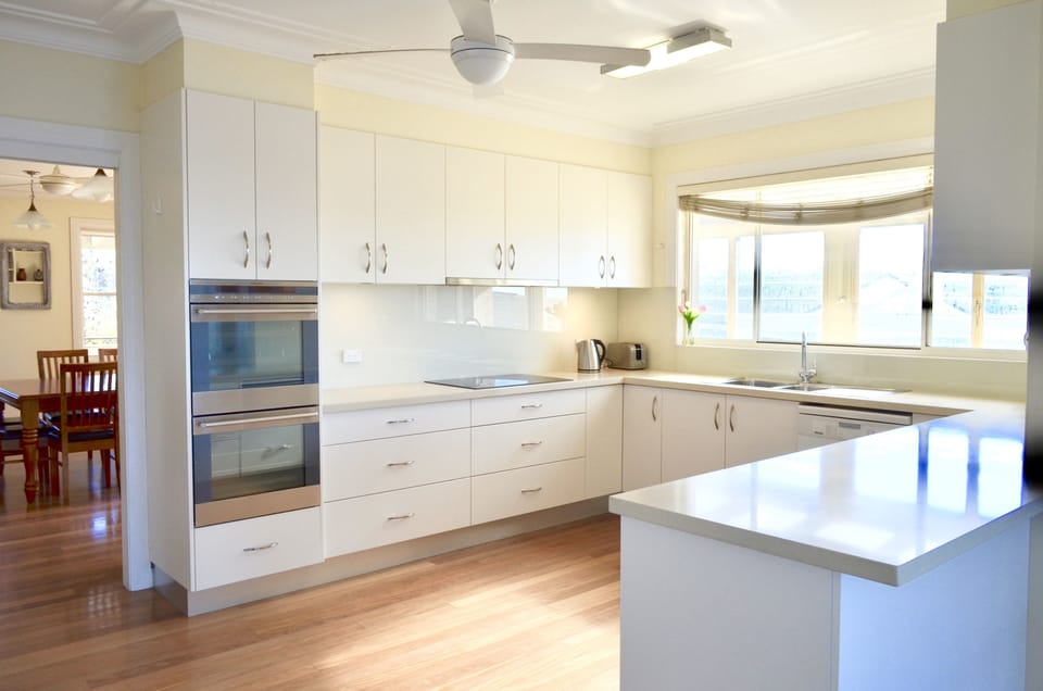 Upstairs kitchen – induction stove, oven, grill, kettle, toaster, coffee machine