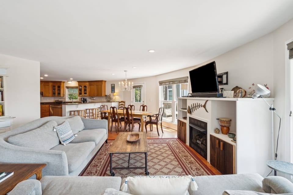 Open concept living room, kitchen and dining space.