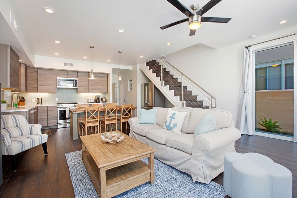 Lots of space for small family and friend gatherings