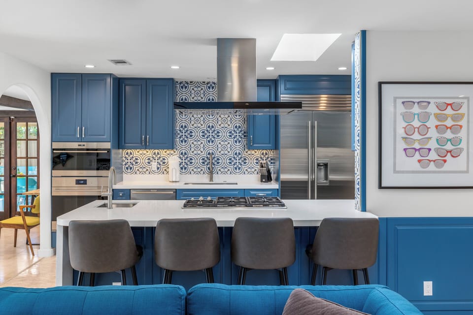 Island with breakfast bar for four