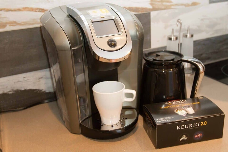 Keurig coffee machine with plenty of pods provided