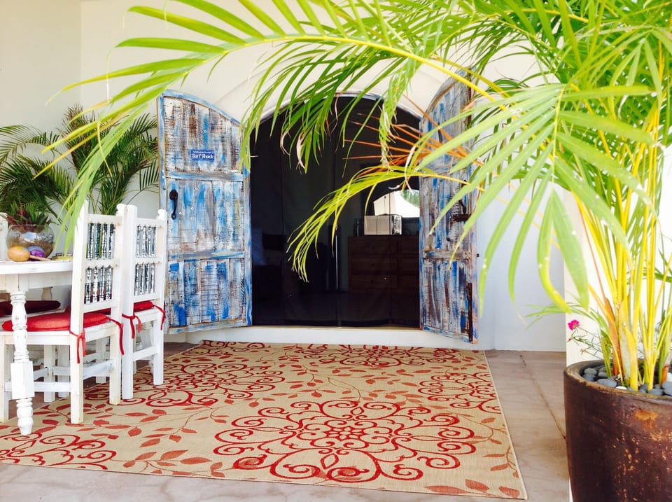 casita entrance welcome.