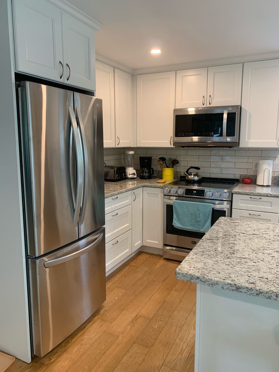  Bright new kitchen! 